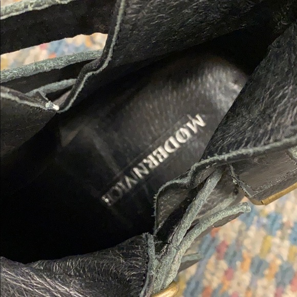 MODERN VICE - Picture 3 of 4